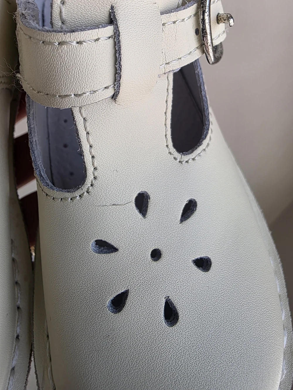 L'Amour Joy 751 Leather T-Strap Mary Jane Shoes Toddler Sz 8 Cream Ivory